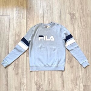 (NWT) Fila Sweatshirt size S
Never worn